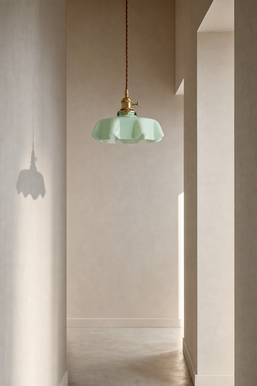 Abat-Jour Suspension en Verre Floral Beige – Celia Nacre