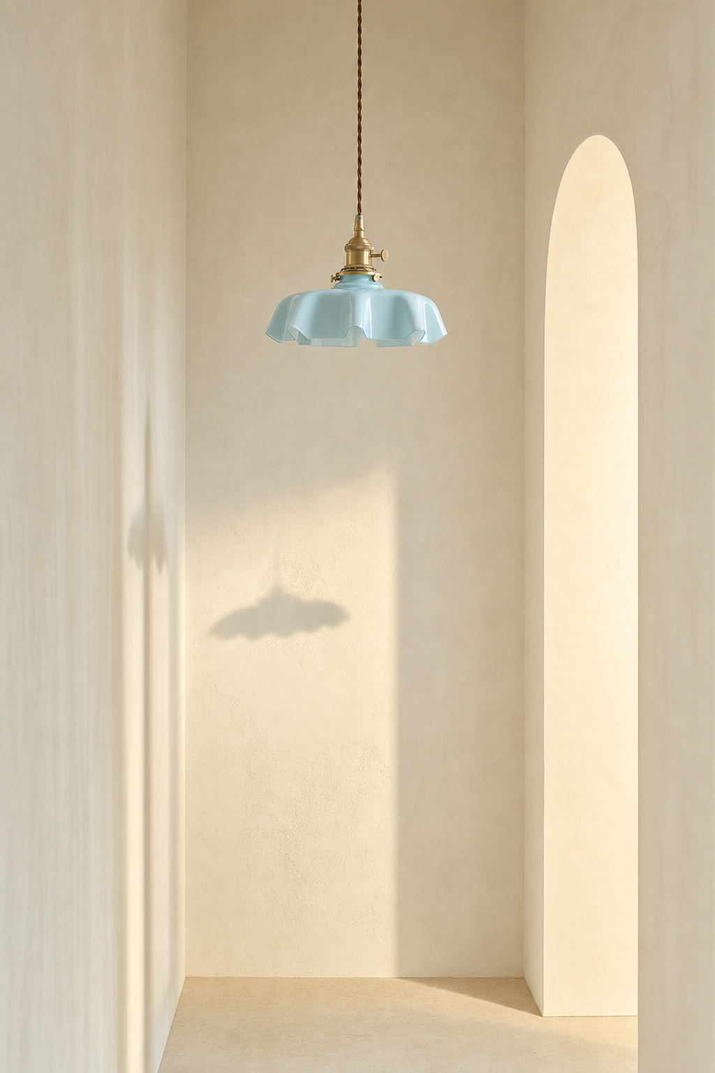 Abat-Jour Suspension en Verre Floral Beige – Celia Aube