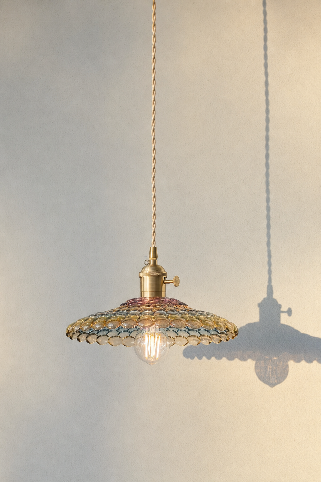 Abat-Jour Suspension en Verre Vintage Doré – Mira Nova