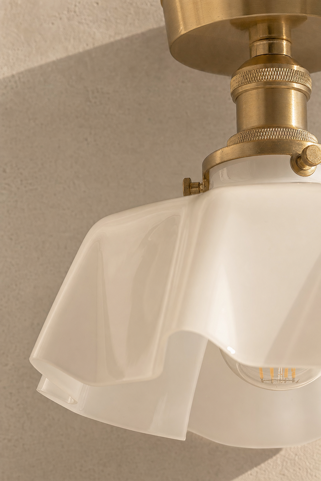 Abat-Jour Suspension en Verre Floral Blanc – Olia Éclat