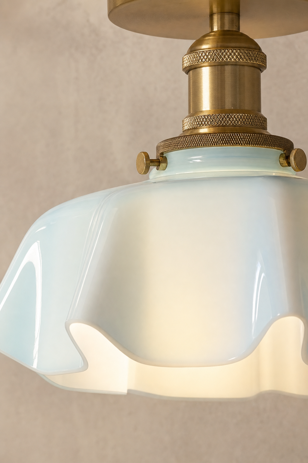 Abat-Jour Suspension en Verre Floral Beige – Celia Halo