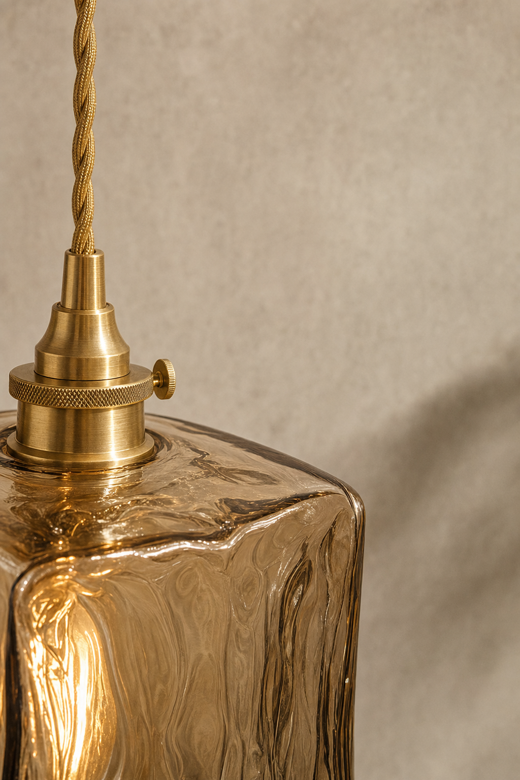Abat-Jour Suspension en Verre Vintage Doré – Oria Nacre