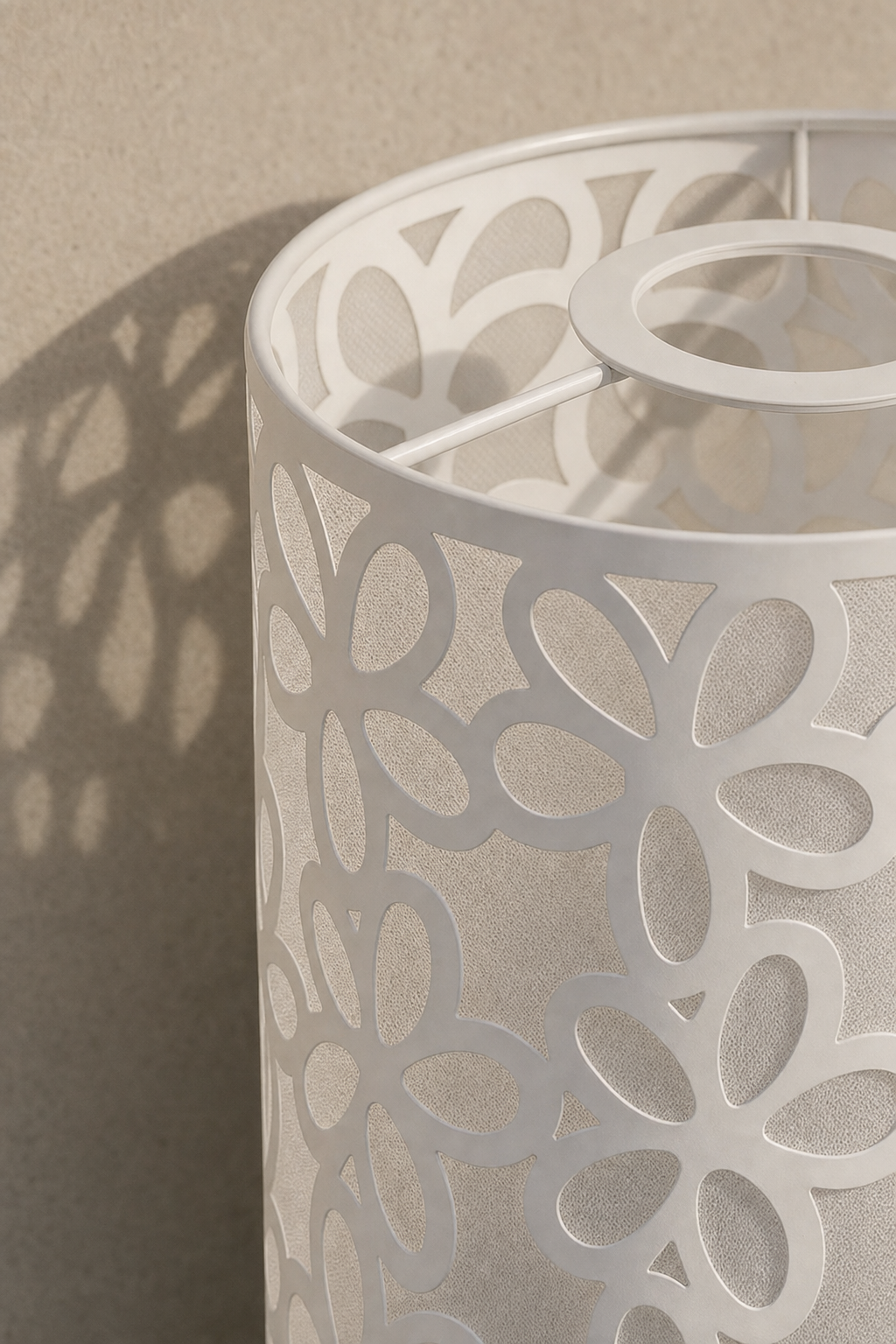 Abat-Jour Lampe Suspendu en Métal Floral Blanc Cylindrique – Neria Sable