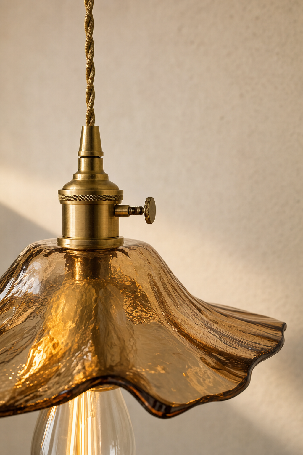 Abat-Jour Suspension en Verre Vintage Doré – Oria Sable
