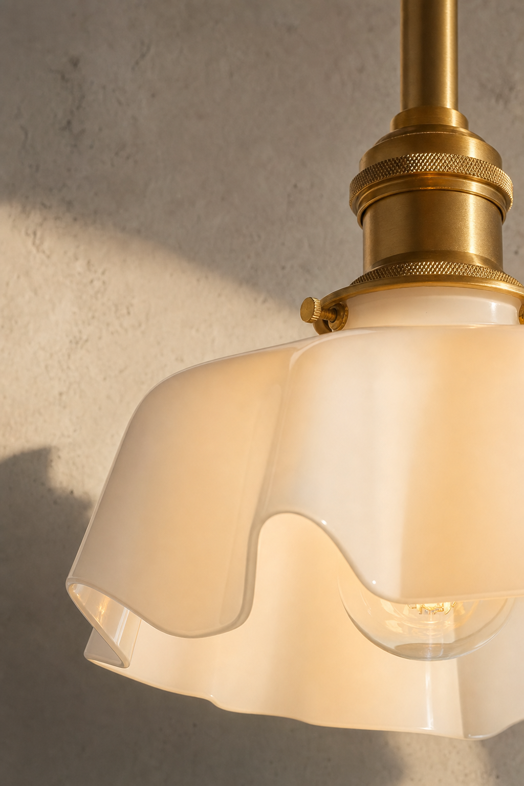 Abat-Jour Suspension en Verre Floral Blanc – Olia Éclat