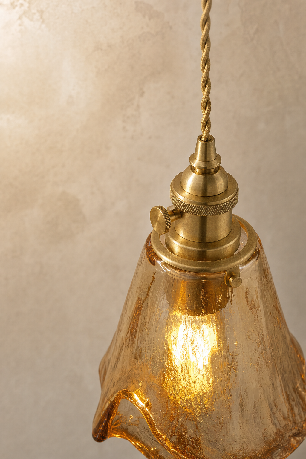 Abat-Jour Suspension en Verre Vintage Doré – Oria Aube