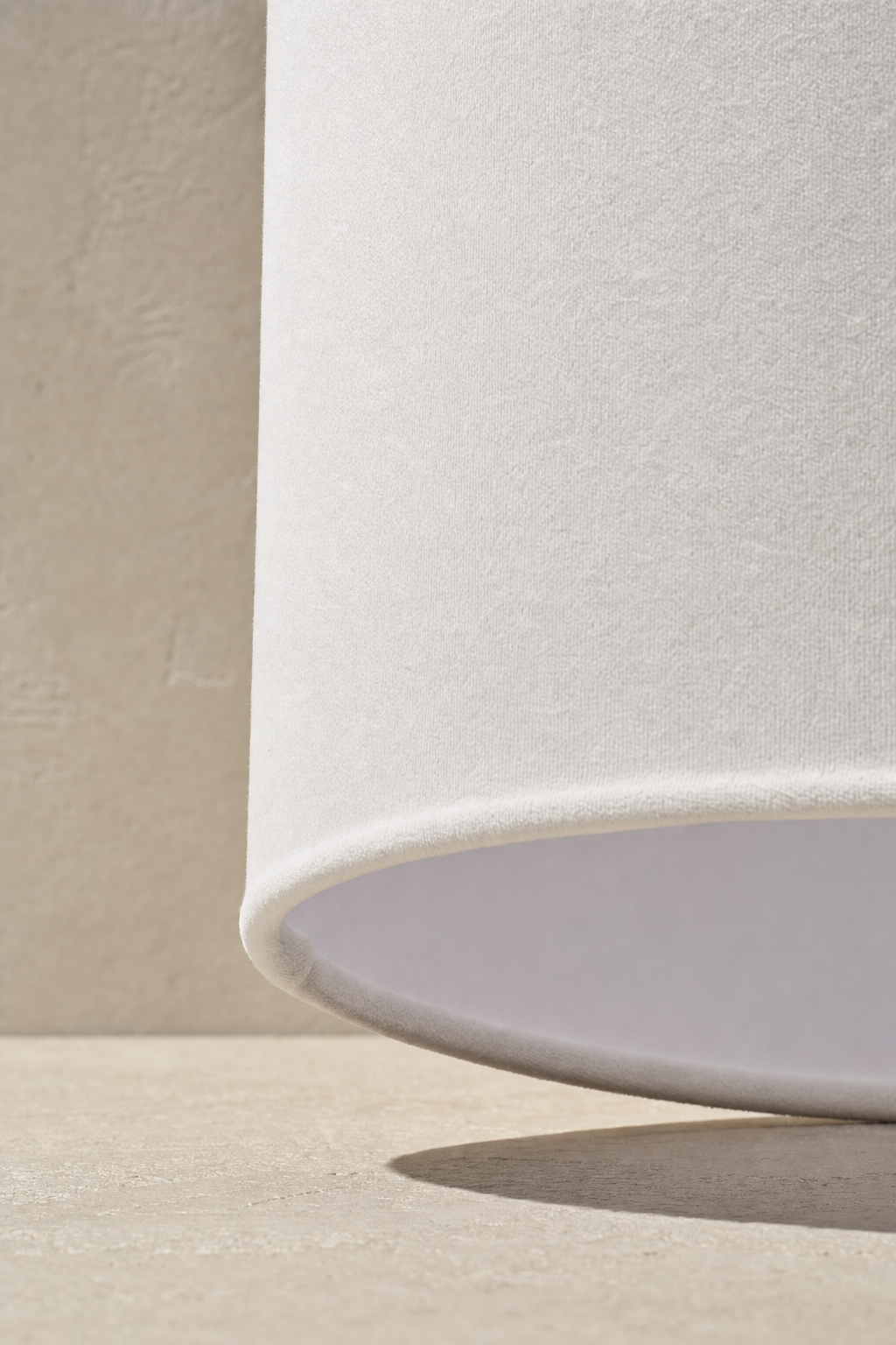 Abat-Jour Lampe de Chevet en Tissu Design Blanc Ovale – Zena Aube