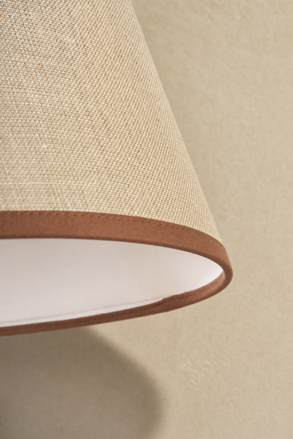 Abat-Jour Lampe de Chevet en Tissu Design Conique – Eira Halo