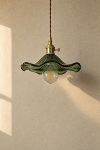 Abat-jour suspension Milo Nova en verre vert au design nordique