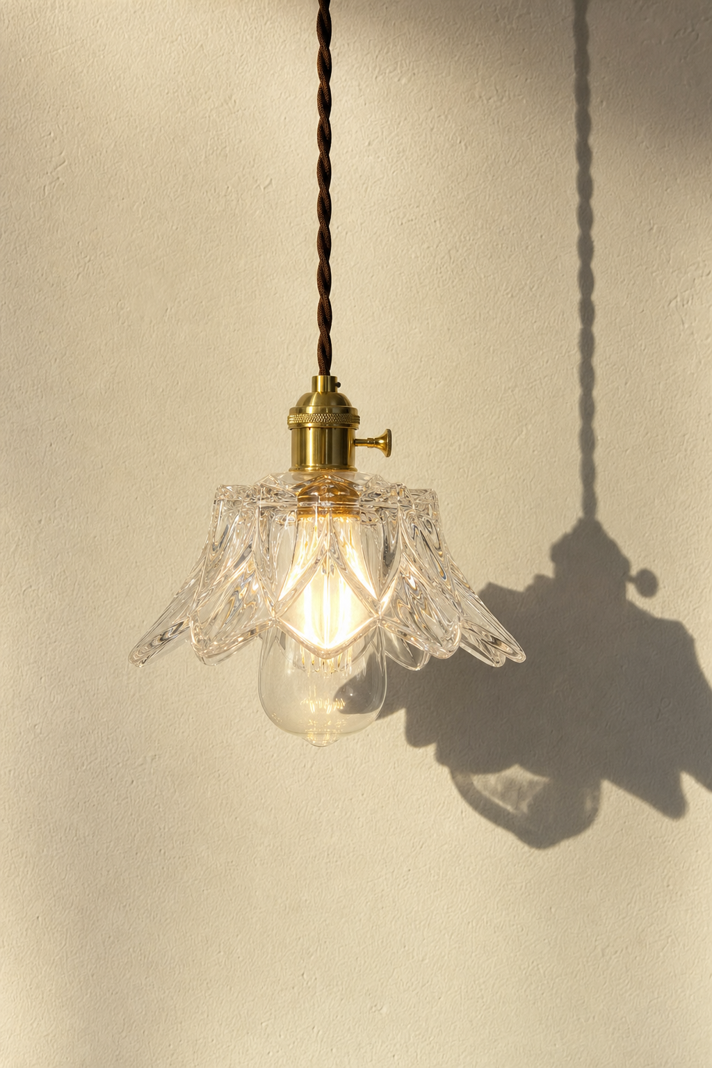 Abat-jour suspension Roda Mila au design nordique dans des tons naturels