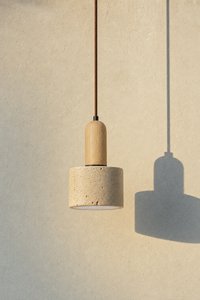 Abat-jour suspension Yuna Terra en travertin beige au style wabi-sabi